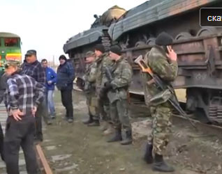 В Луганске активисты заблокировали украинский военный поезд