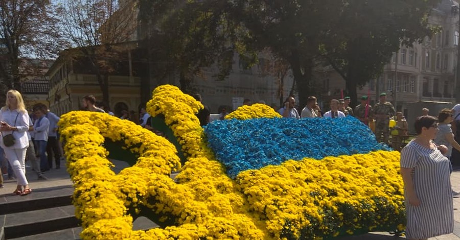 День независимости во Львове: заграничная экзотика, 