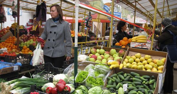 Из-за ситуации в Крыму овощи и фрукты на львовских рынках дорожать не будут