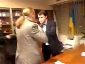Мирошниченко, который напал на руководителя УТ-1, отказался отдать мандат депутата