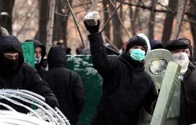 В Днепропетровске запретили ходить по улицам в масках