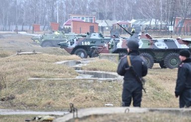 Жители Днепропетровщины оправили десантникам грузовик с консервами и одеялами