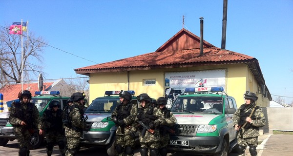 На границе с Одессой - два десятка российских БТРов