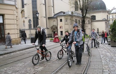 Львовских студентов призывают пересаживаться на велосипеды