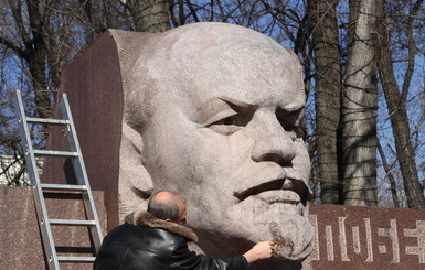 В Днепропетровске восстановили Ленина