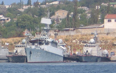 Украинские корабли в крымской бухте ждут штурма