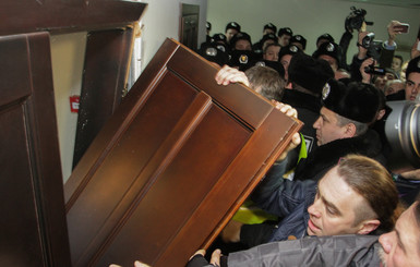 И где же народная власть, если районы Киева могут достаться одной партии