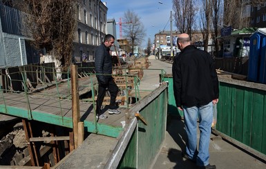 В Киеве на Подоле вырыли траншею