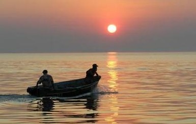 С апреля на два месяца запорожских рыбаков сгоняют с клевых мест 