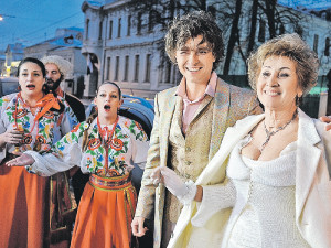 Неравный брак Прохора Шаляпина: 58-летняя супруга молодого певца заработала на замужестве