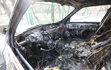 В Запорожье на стоянке подожгли две машины