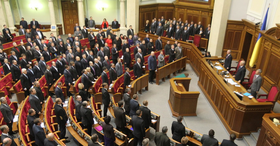 Рада приняла антикризисный закон Кабмина со второй попытки