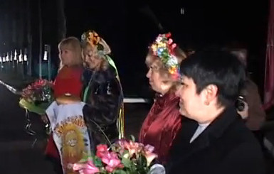 Крымских военнослужащих в Одессе встретили с музыкой и цветами 