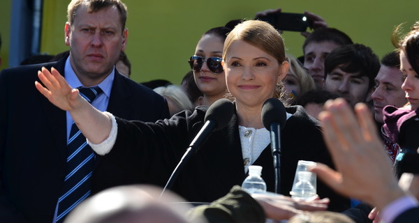 Тимошенко идет в президенты без косы и со сломанной розой