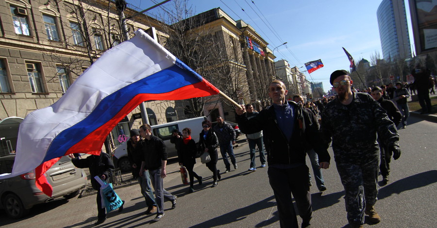 В Донецке митингующие опять перекрыли дорогу