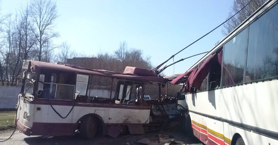 В ДТП с троллейбусом погибли две семьи