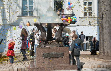На Юморину в Одессе открыли памятник музейщикам-крысам