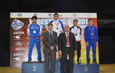 Львовский борец завоевал бронзу на Чемпионате Европы с травмированным коленом