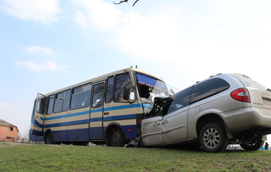 На Львовщине пассажирский автобус столкнулся с автомобилем