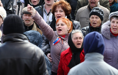 Митингующие обошли весь Донецк в поисках губернатора