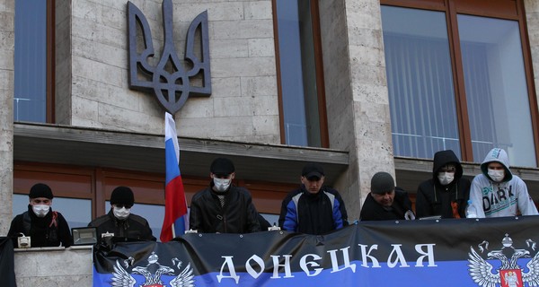 В Донецке люди в масках захватили обладминистрацию и СБУ