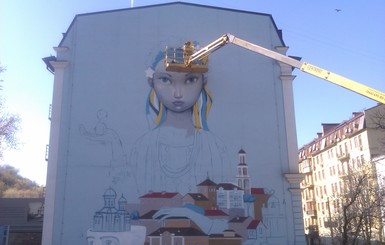 На Андреевском спуске появилось граффити размерами с пятиэтажный дом