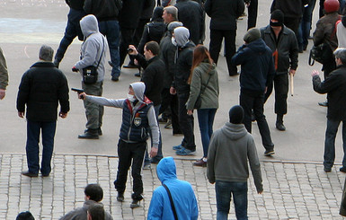 Милиция задержала вооруженного участника митинга в Харькове