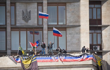 Донецкая милиция просит мирных граждан отойти от захваченной ОГА
