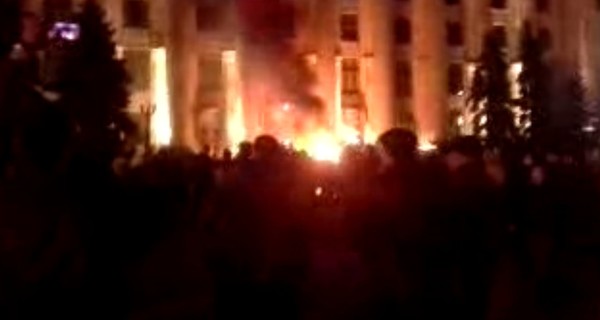 В Харькове загорелось здание обладминистрации