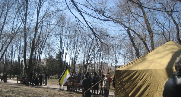 К засевшим в здании Луганского СБУ, прибыло подкрепление из Запорожья