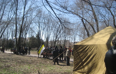 К засевшим в здании Луганского СБУ, прибыло подкрепление из Запорожья