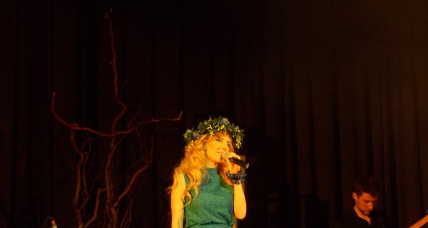 Украинская этно-певица Illaria исполнила песню в память небесной сотне