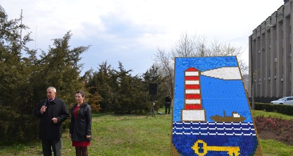 Герб из крышечек жителей Одесской области попал в книгу рекордов Украины