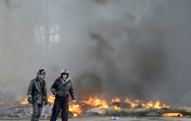 Митингующие в Славянске пытались сорвать праздничную службу в центральном храме