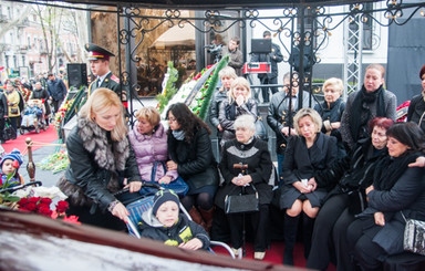 В Одессе церемонию прощания с Героем Украины Борисом Литваком продлили на целый час