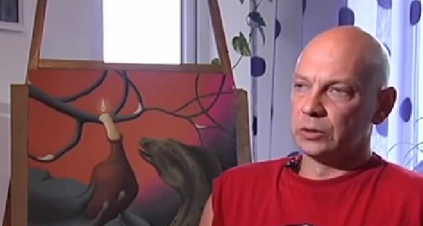 Днепропетровский художник рисует на наждачке пальцами 