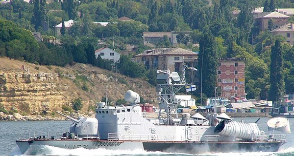 Россия вернула два захваченных военных корабля