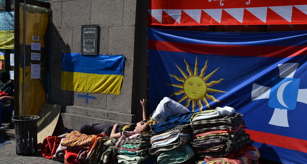 Киевский Майдан просит оружия, но воевать за восток не хочет