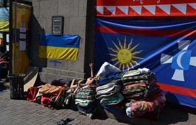 Киевский майдан просит оружия, но воевать за восток не хочет
