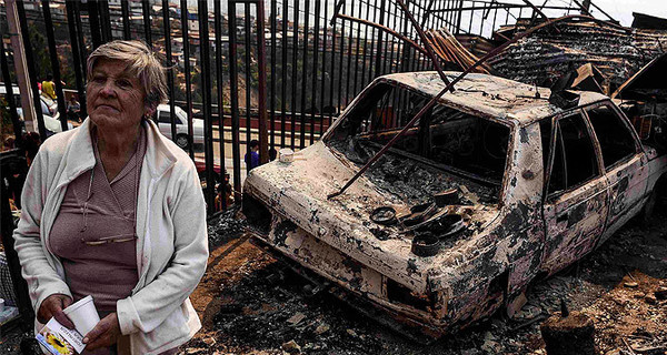 В Чили из-за пожара погибли 16 человек, 10 тысяч эвакуированы