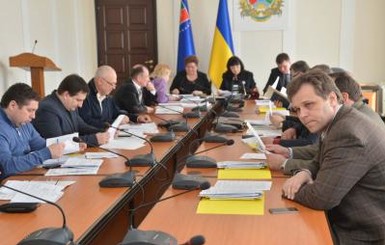 Из-за угрозы штурма Луганский облсовет заседает в провинции