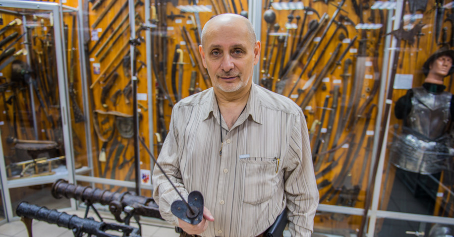 Умер владелец самой большой коллекции оружия в Украине