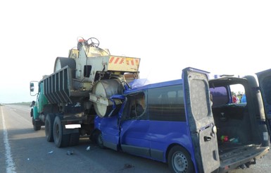 ДТП под Одессой: каток вывалился с грузовика и раздавил водителя