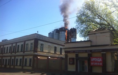 В Киеве горит пивзавод 