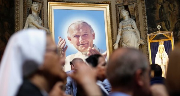 Иоанна XXIII и Иоанна Павла II причислили к лику святых 