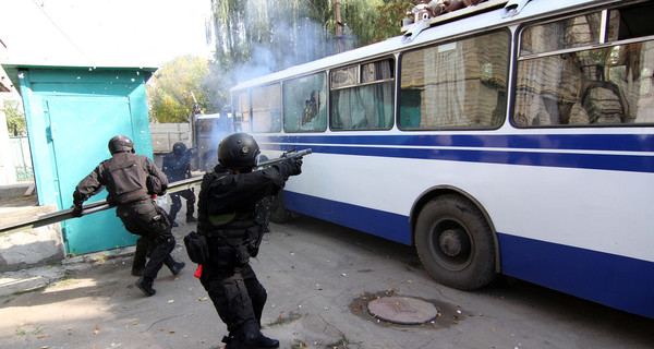 В маршрутном авто под Киевом пострадали самообороновцы