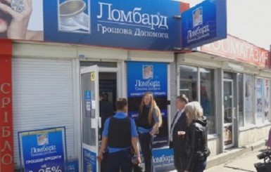 В Киеве неизвестные ранили охранника,  ограбив ювелирный магазин