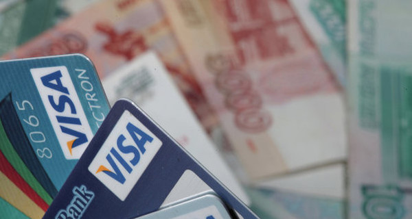 Visa перестала обслуживать карты двух российских банков