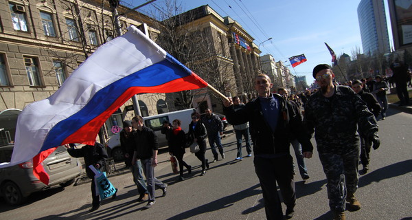 В честь Первомая в Донецке митингует 