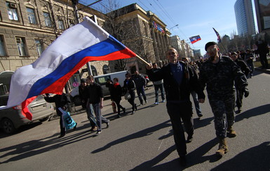 В честь Первомая в Донецке митингует 